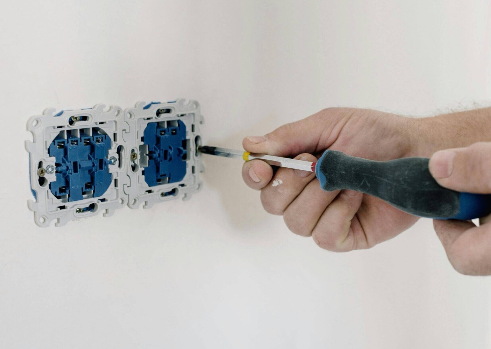 Elinstallationer Stockholm - auktoriserade elektriker för säkra och moderna elarbeten i hela Stockholm.