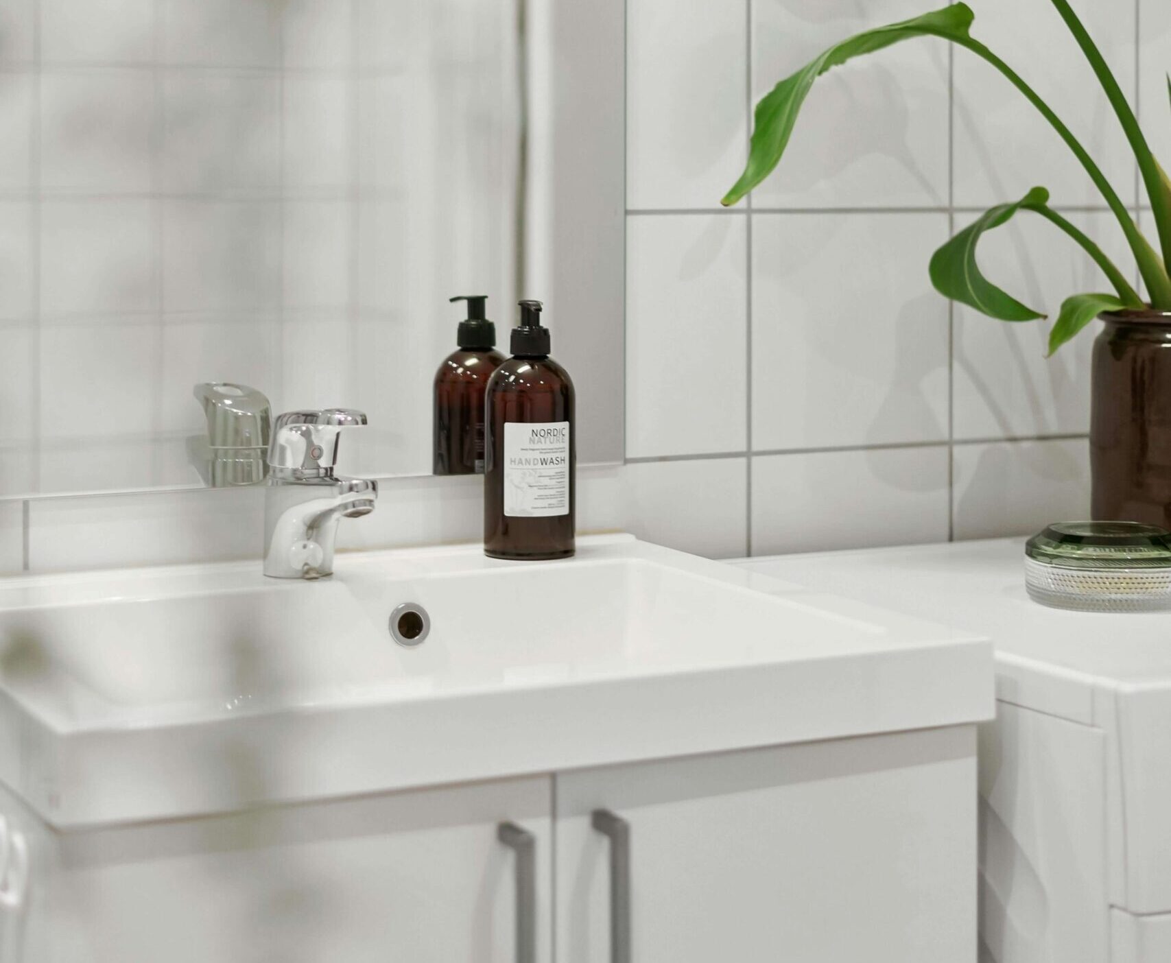 Renovera badrum Stockholm med certifierade hantverkare - komplett badrumsrenovering från idé till resultat.